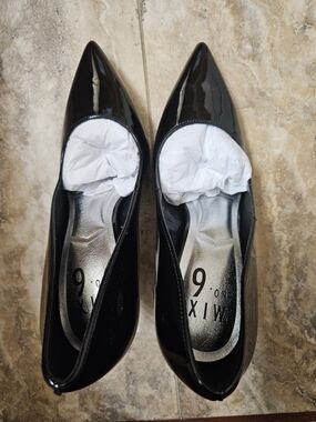 Mix No. 6 Black Patent Pointed Toe Pumps - Glossy Finish